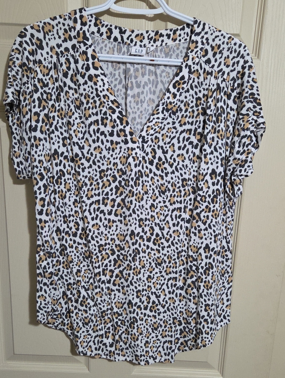 GAP Leopard Print V-Neck Blouse in White, Black and Tan